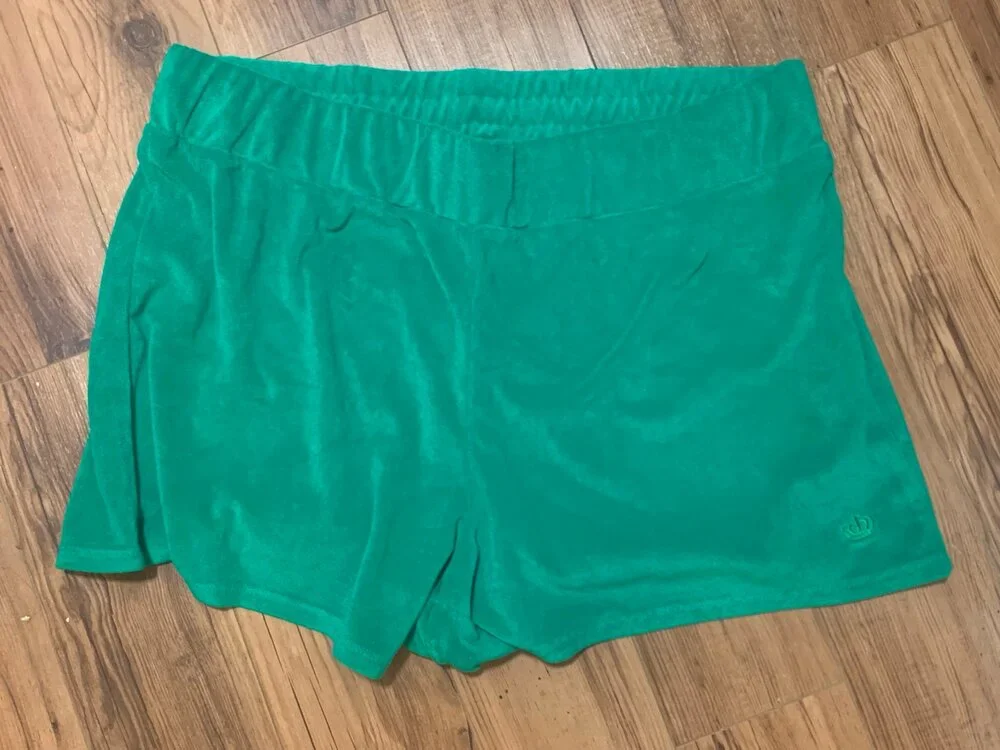 New with tags Women’s Juicy Couture Green Terry Cloth Pull-on Shorts 1X Plus